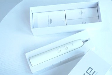 電動(dòng)牙刷視頻